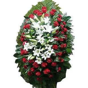 Траурный венок из живых цветов "Гвоздика 3"